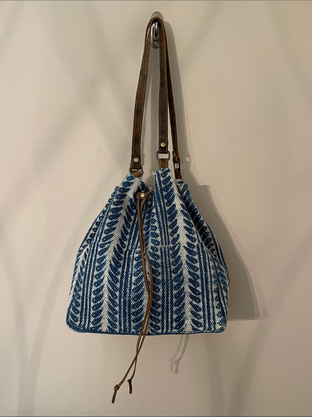 Myra Bag Celebrity | Bucket Style Bag in Carpet and Leather